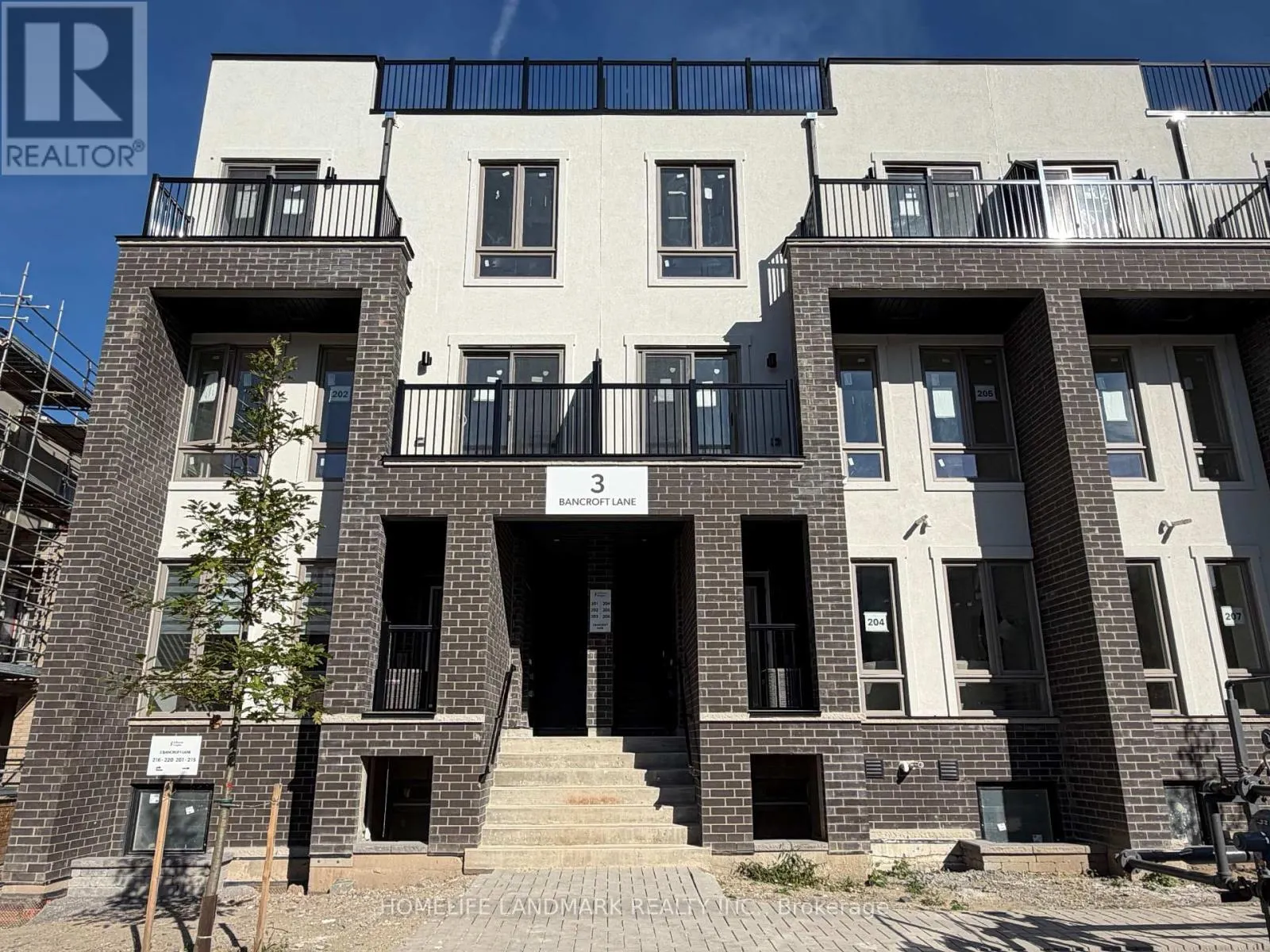204 - 3 BANCROFT LANE