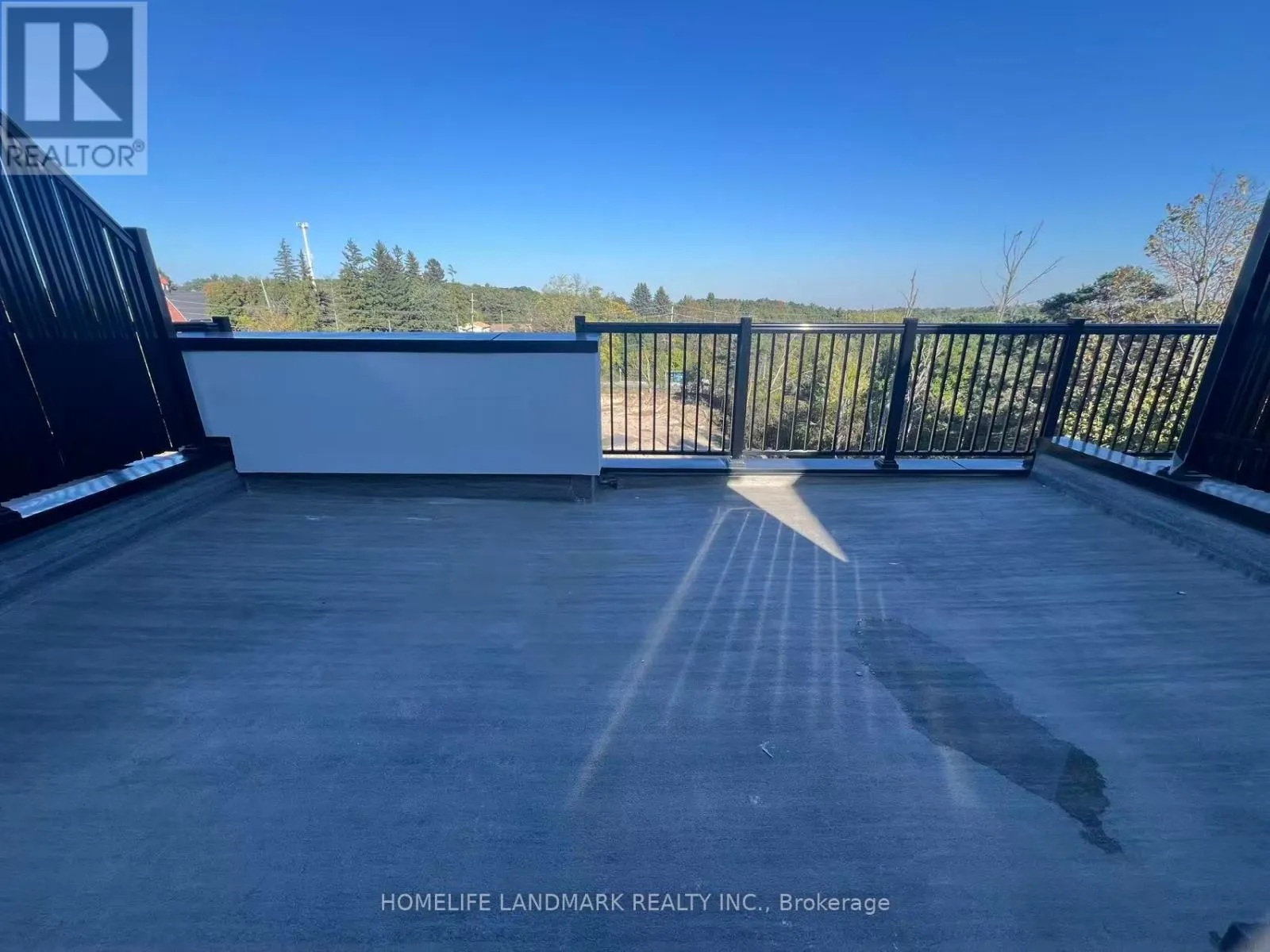 212 - 3 BANCROFT LANE