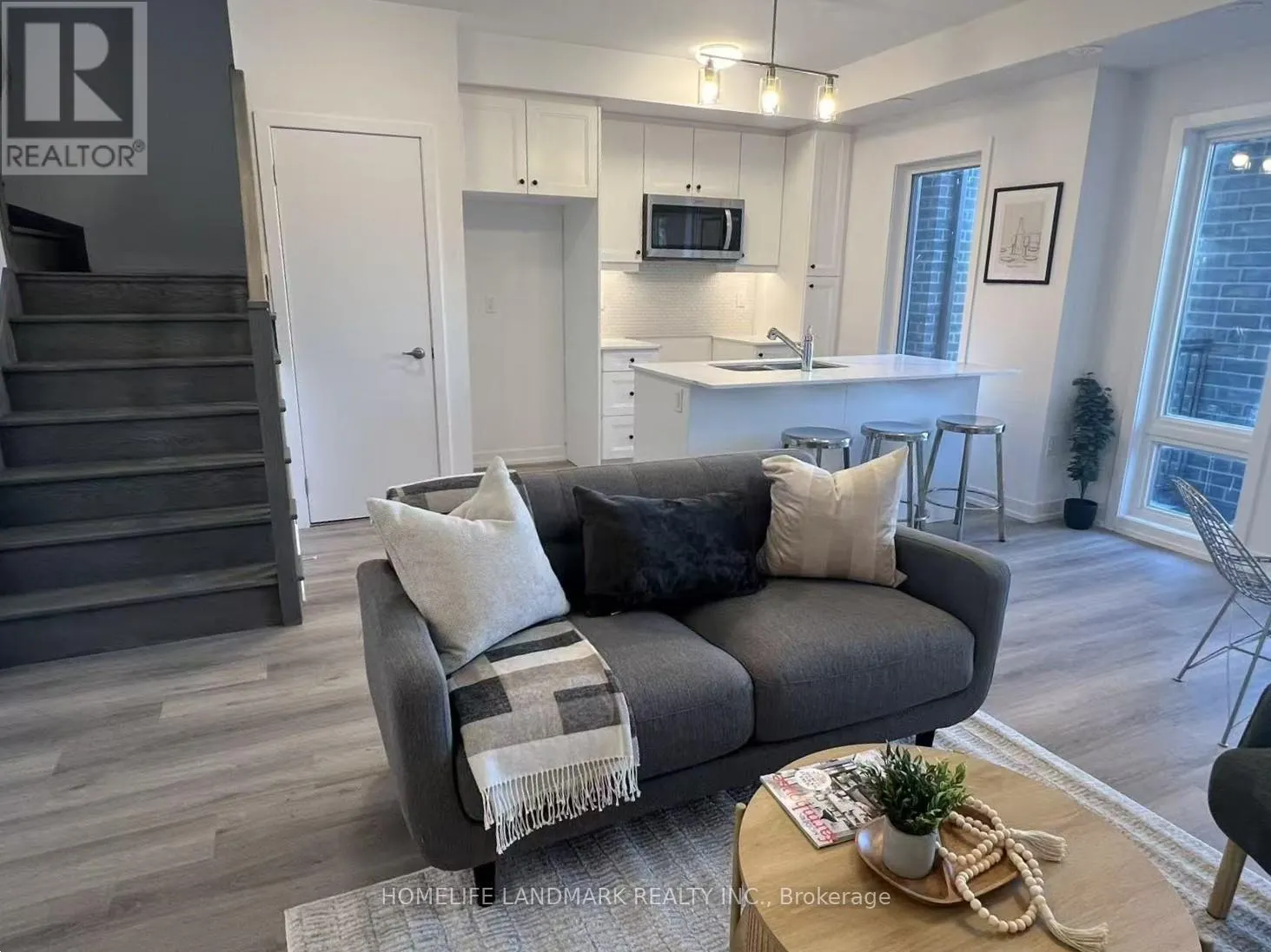 212 - 3 BANCROFT LANE