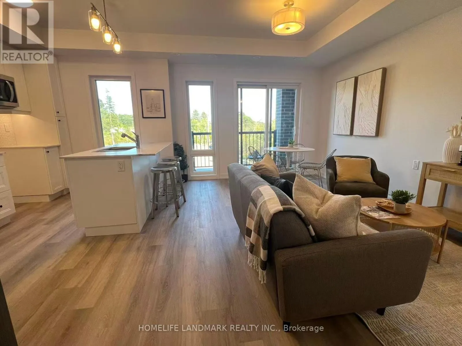 212 - 3 BANCROFT LANE