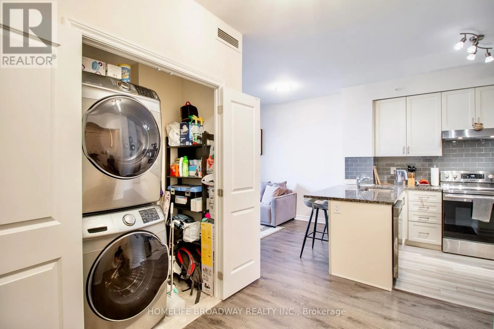 815 - 9255 JANE STREET
