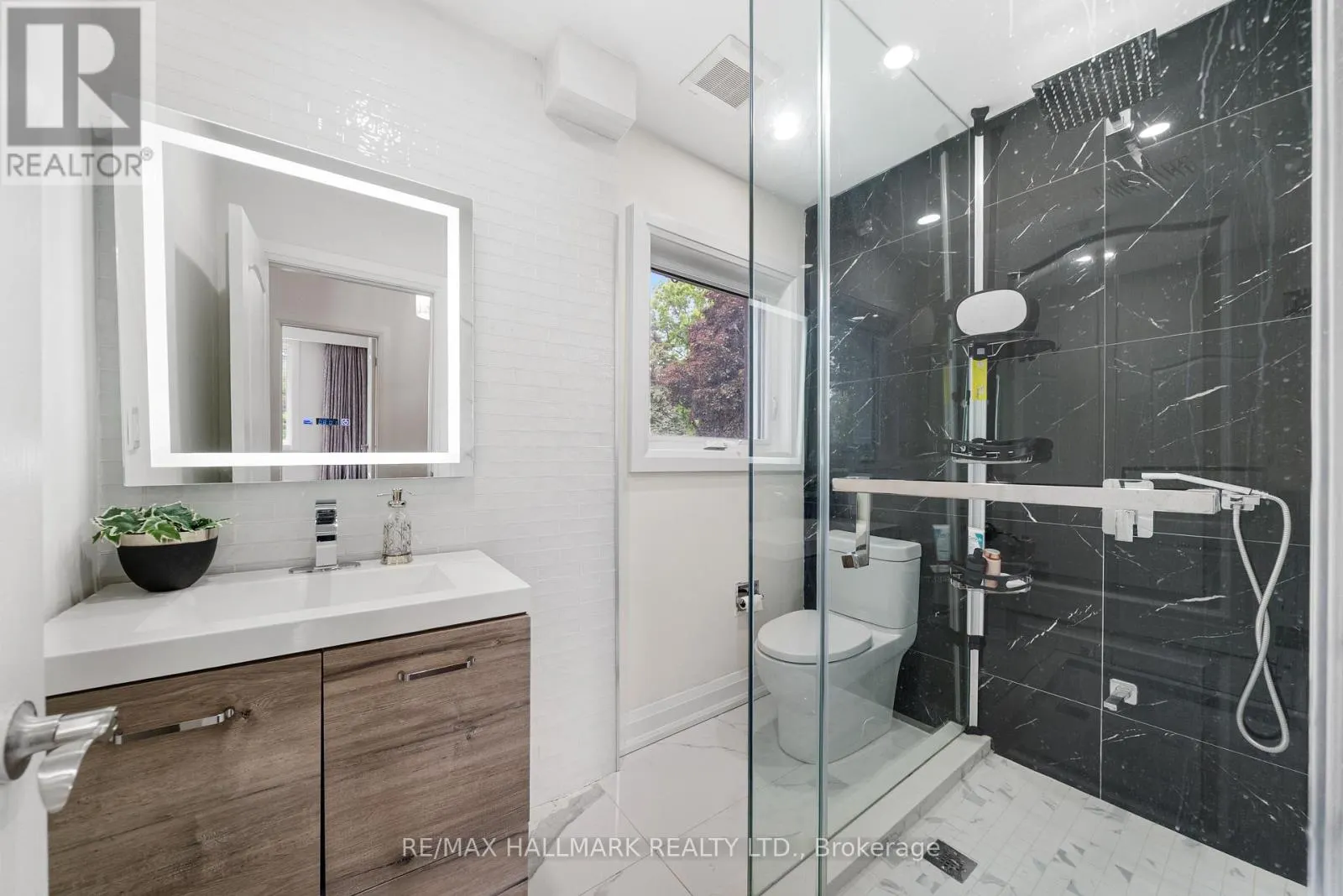 220 GRANDVIEW AVENUE