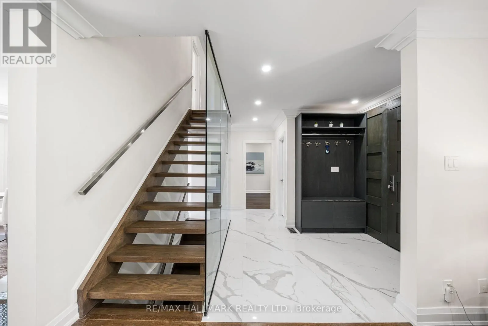 220 GRANDVIEW AVENUE