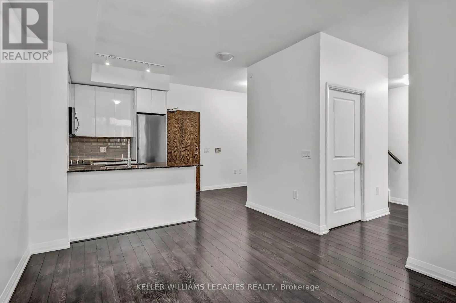 106 - 99 EAGLE ROCK WAY