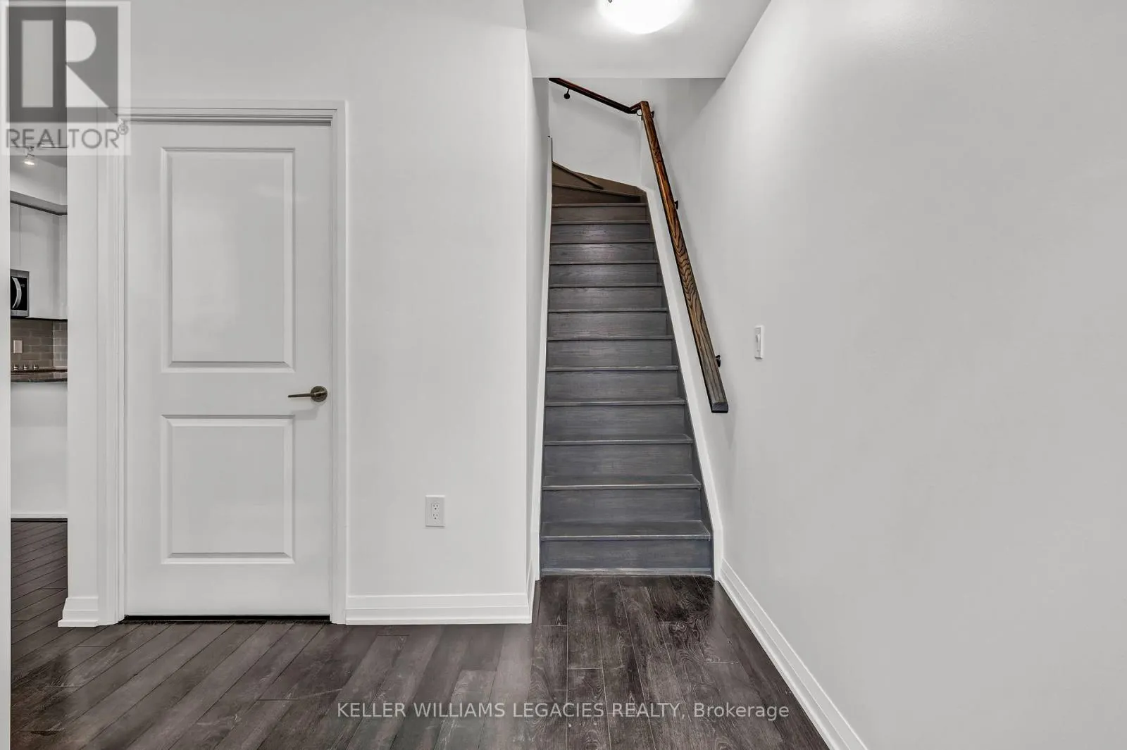 106 - 99 EAGLE ROCK WAY