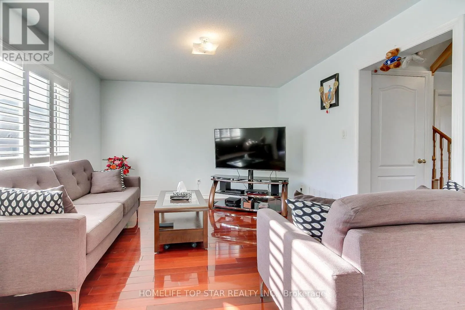 231 KNAPTON DRIVE