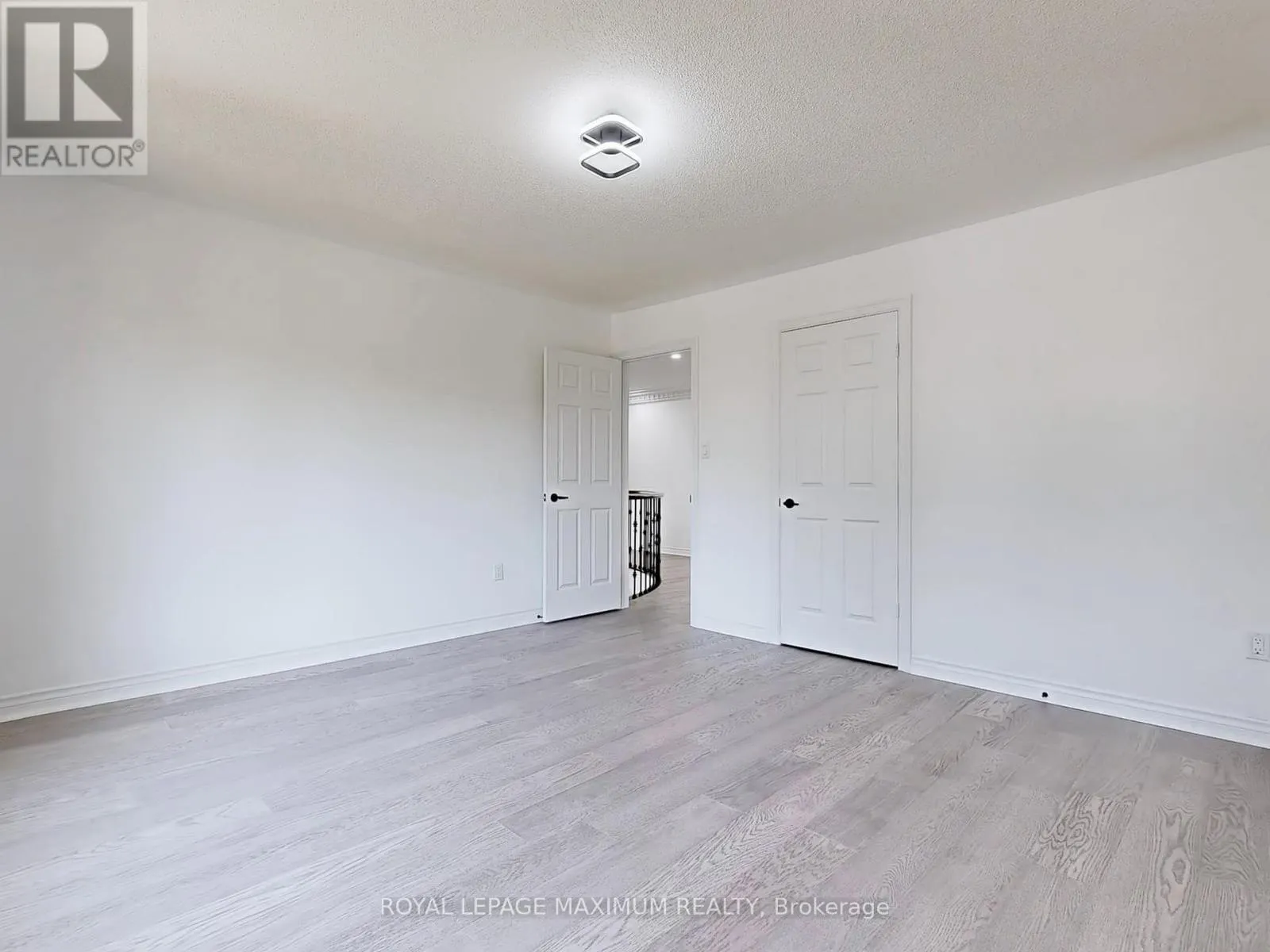 22 A WALTHAM CRESCENT