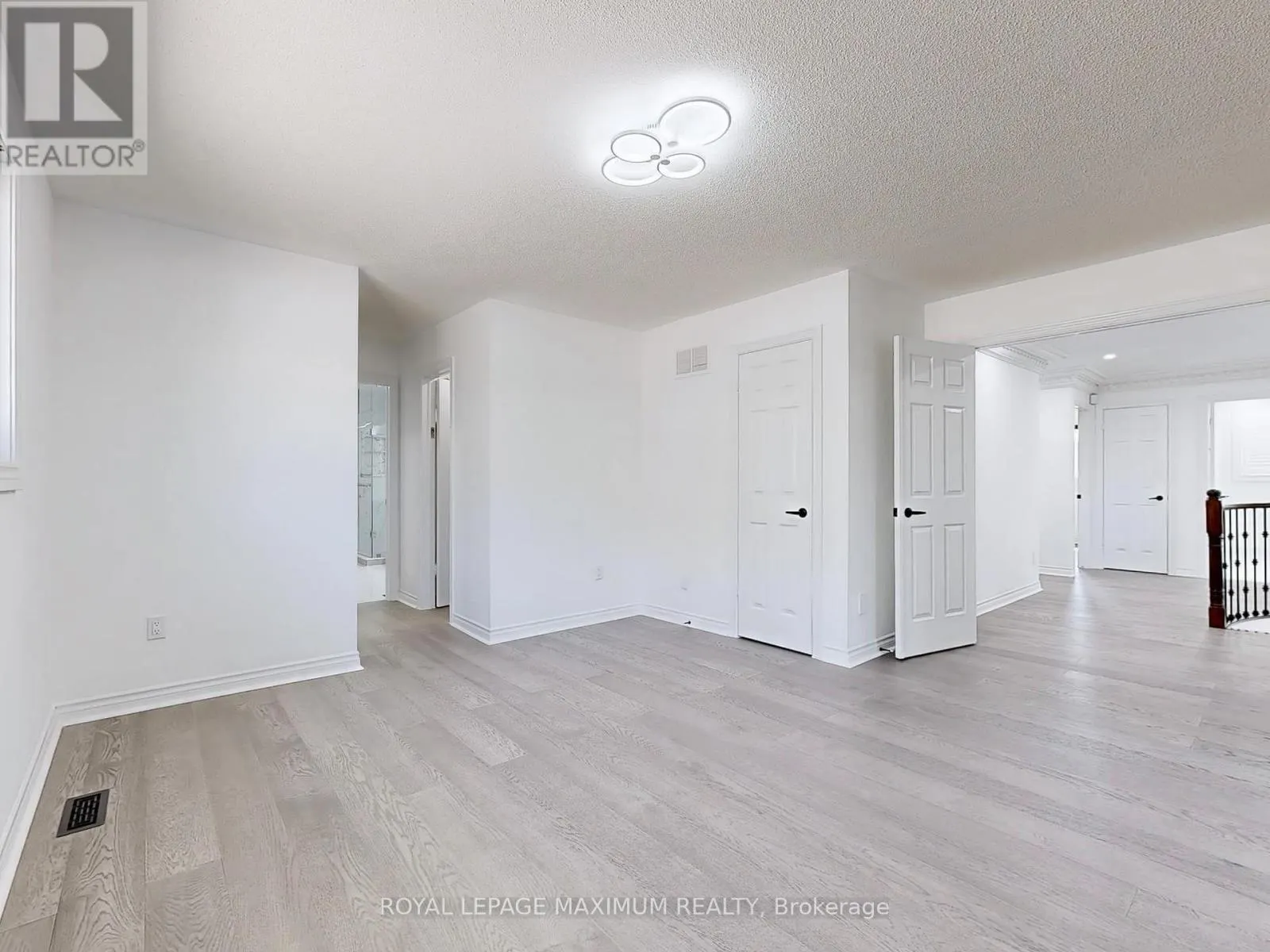 22 A WALTHAM CRESCENT