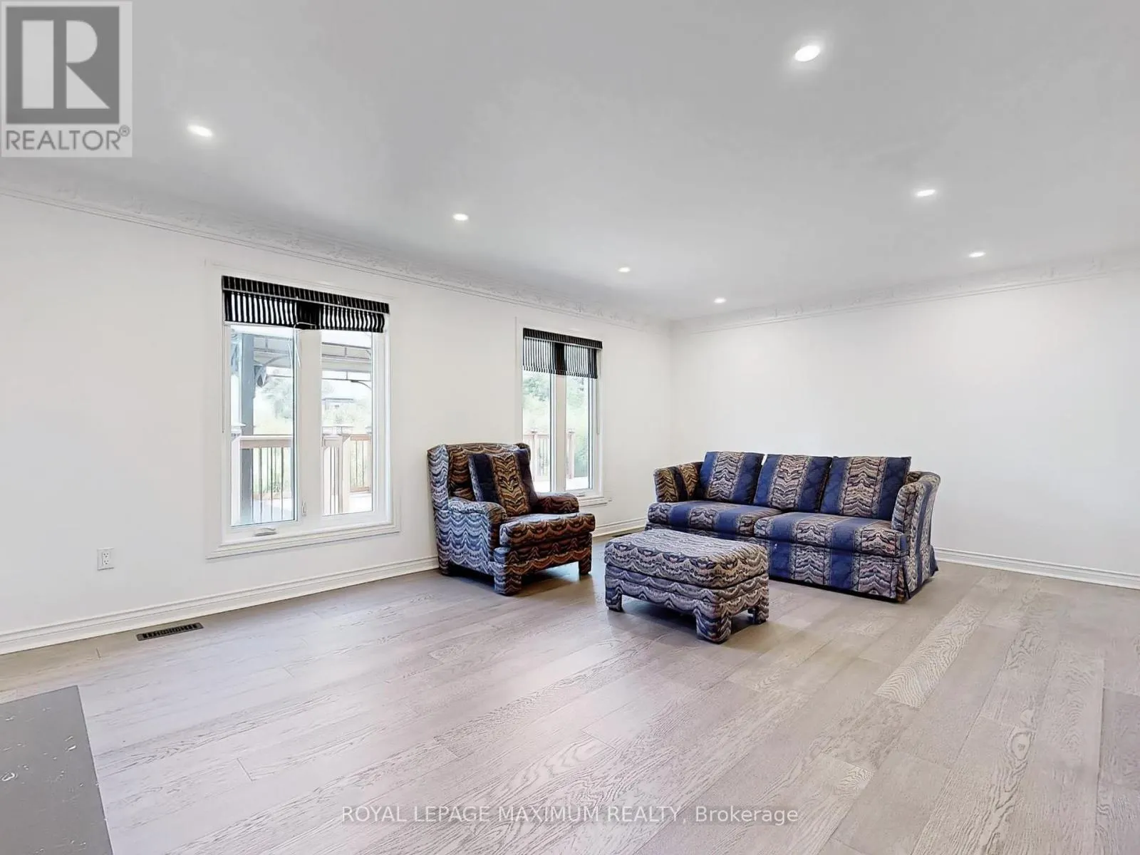 22 A WALTHAM CRESCENT