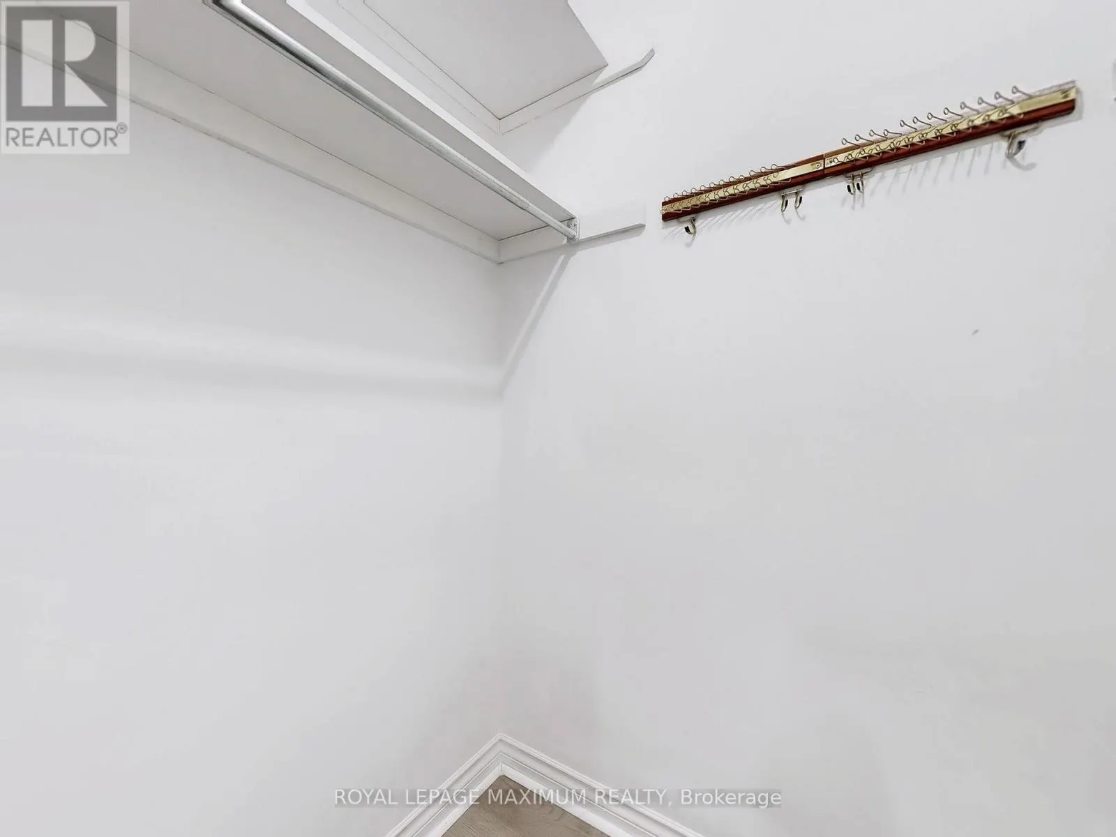 22 A WALTHAM CRESCENT