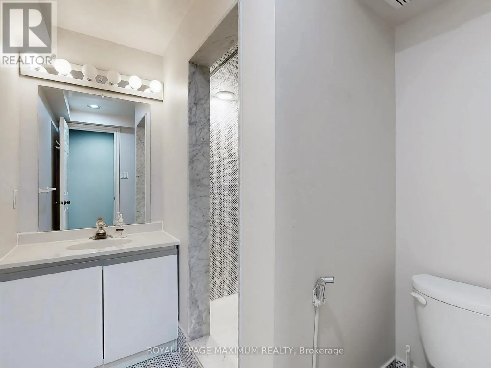 22 A WALTHAM CRESCENT