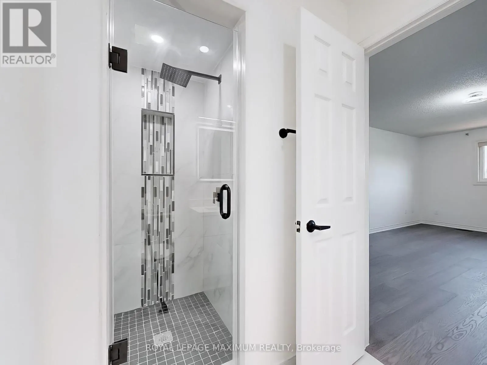22 A WALTHAM CRESCENT