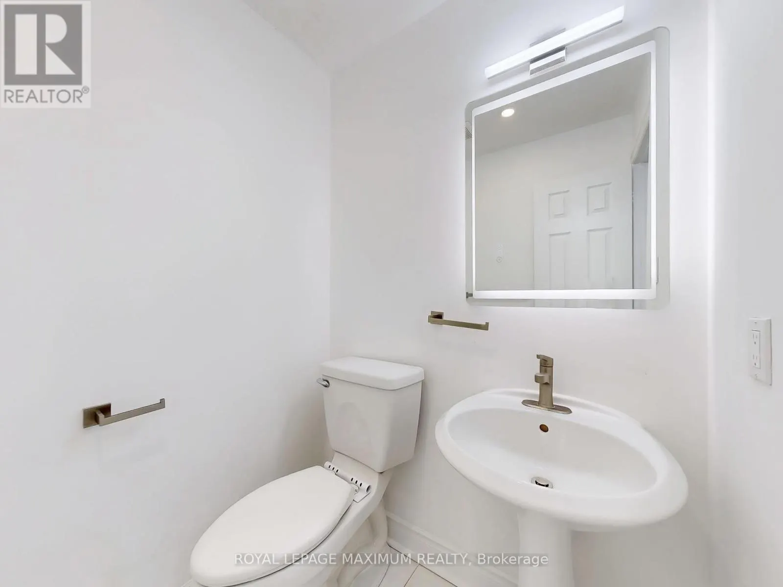 22 A WALTHAM CRESCENT