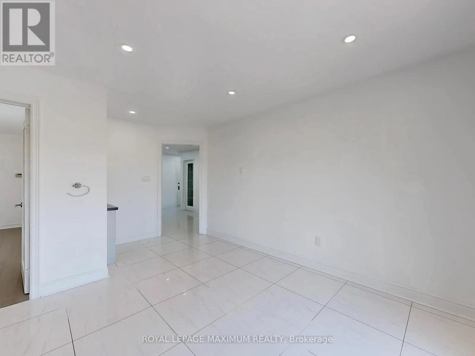22 A WALTHAM CRESCENT