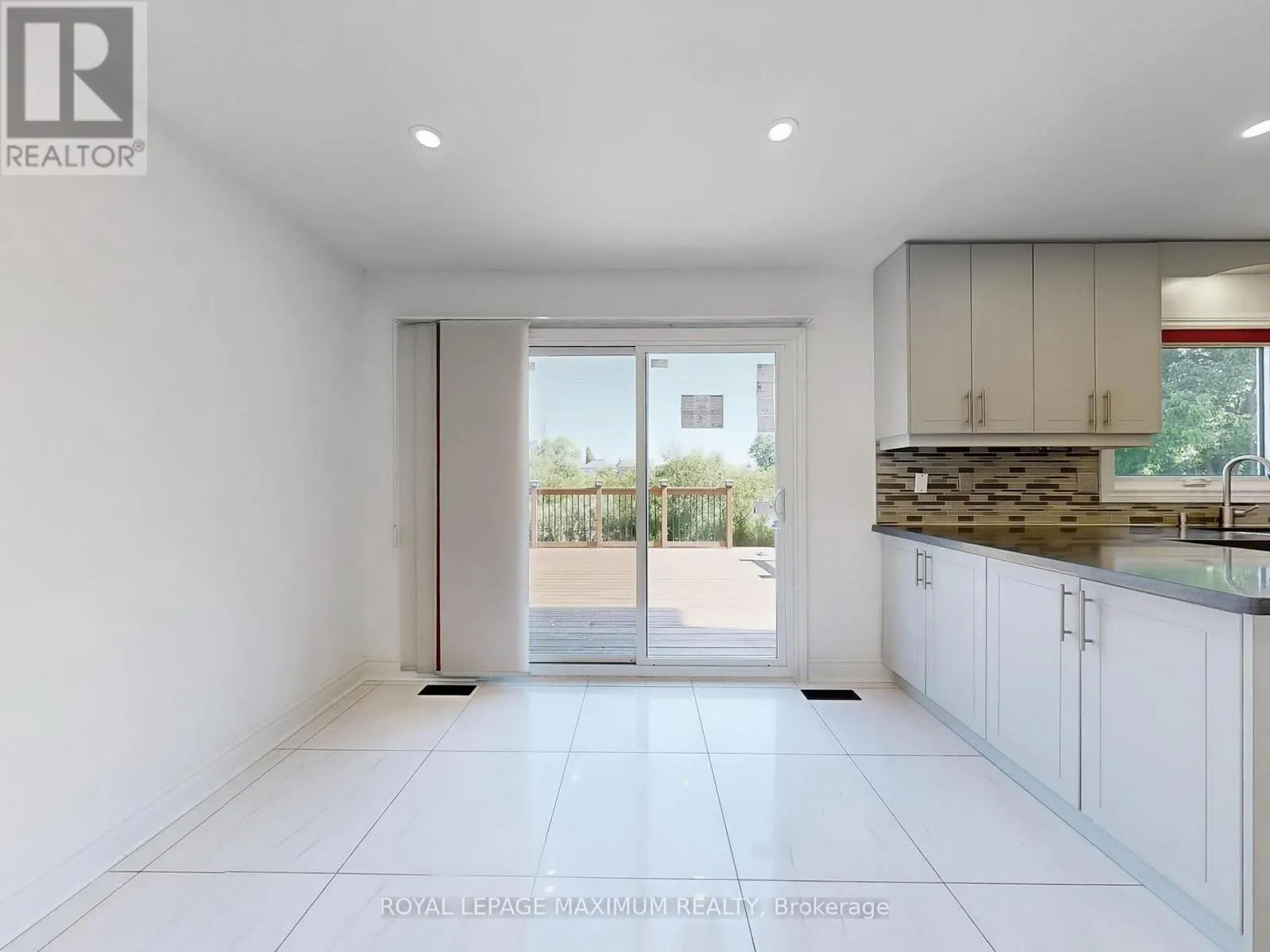 22 A WALTHAM CRESCENT