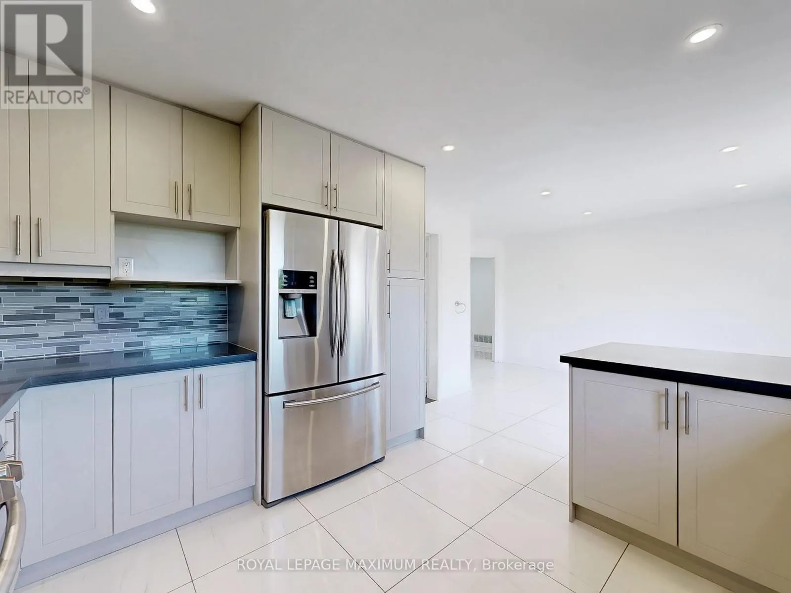 22 A WALTHAM CRESCENT