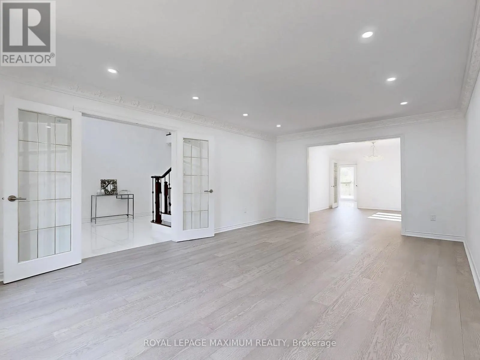 22 A WALTHAM CRESCENT