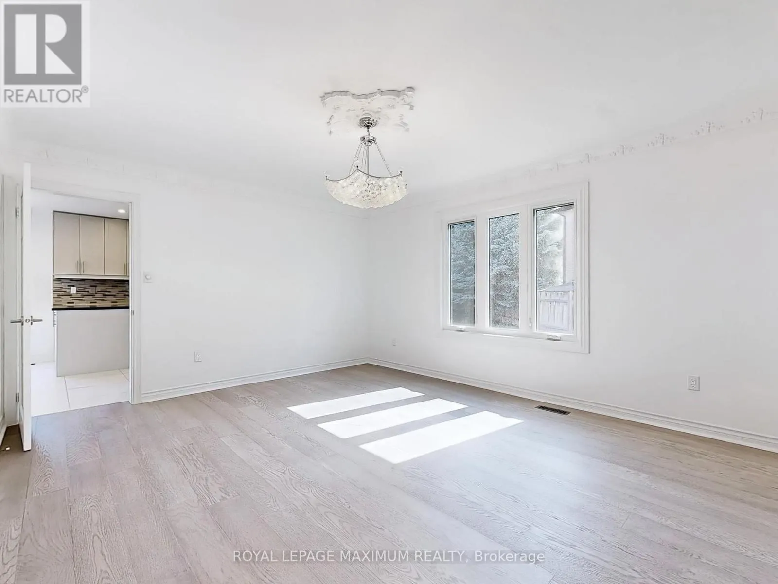 22 A WALTHAM CRESCENT