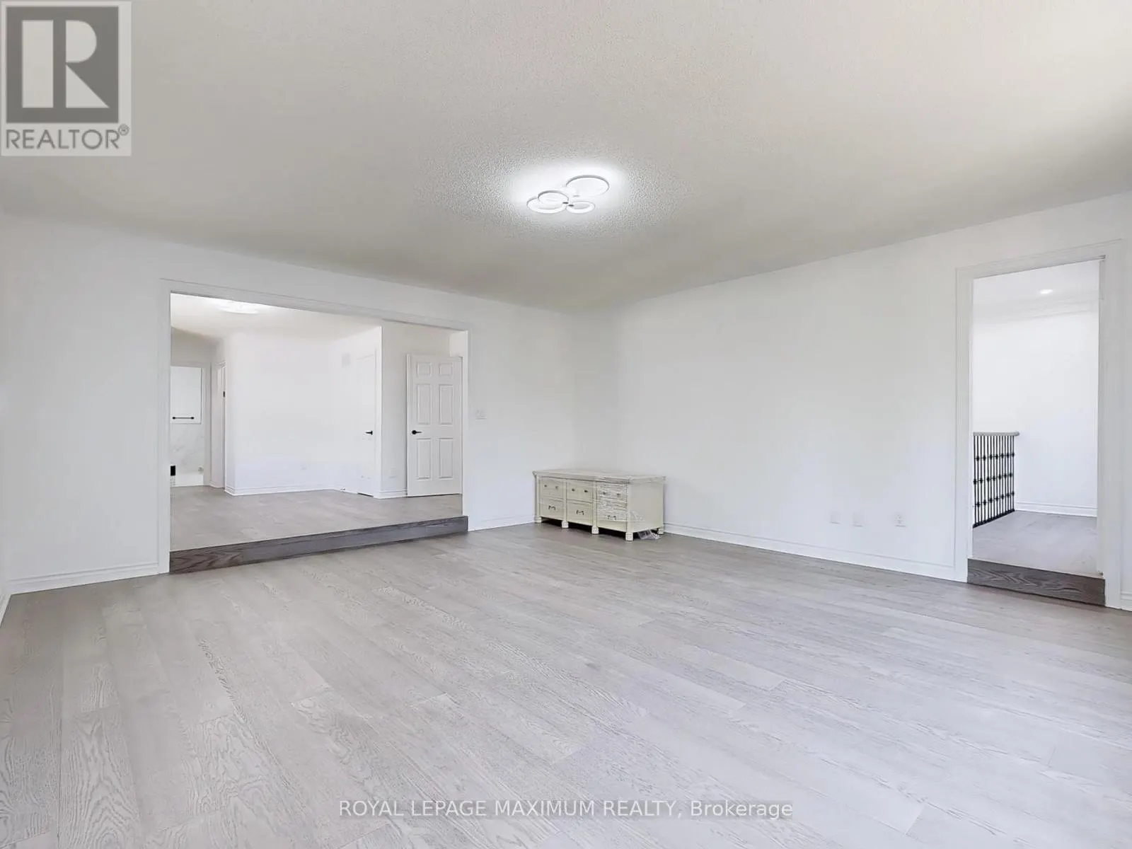 22 A WALTHAM CRESCENT