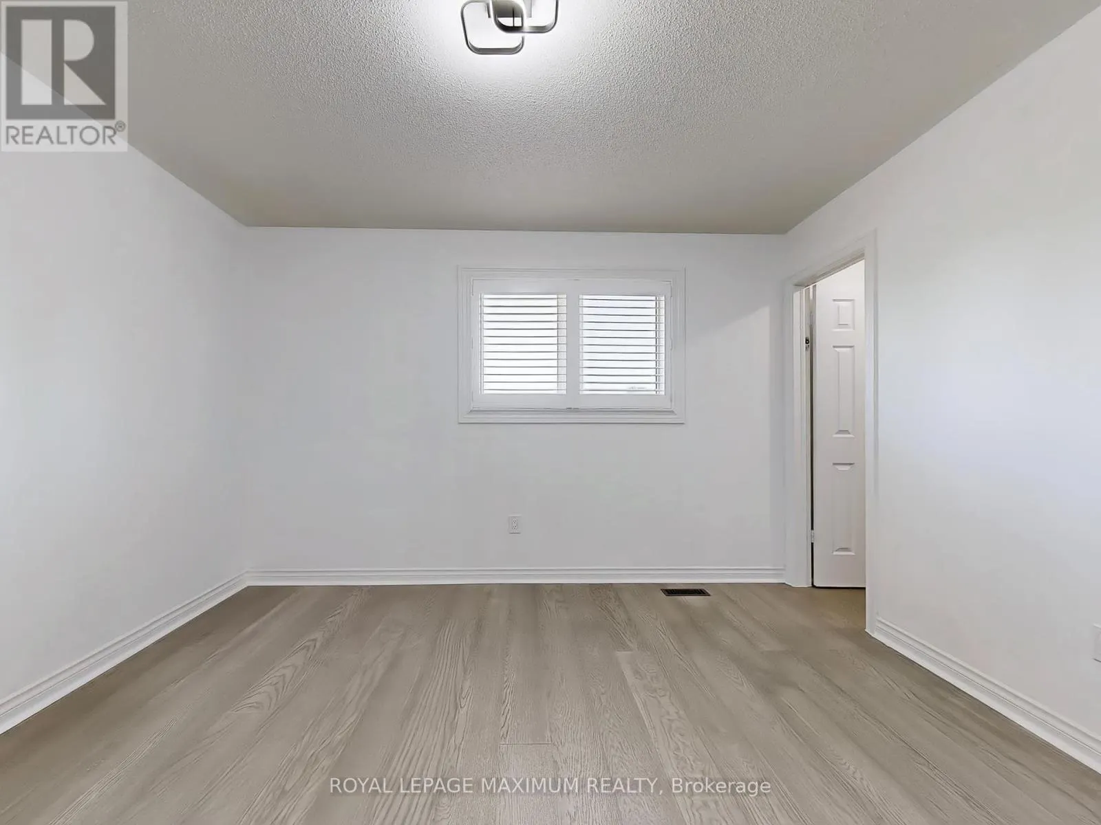 22 A WALTHAM CRESCENT