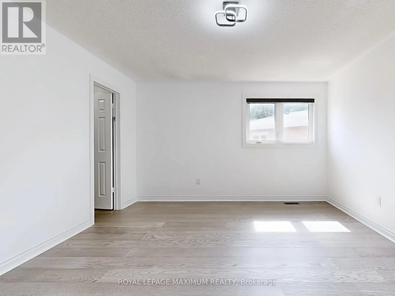22 A WALTHAM CRESCENT