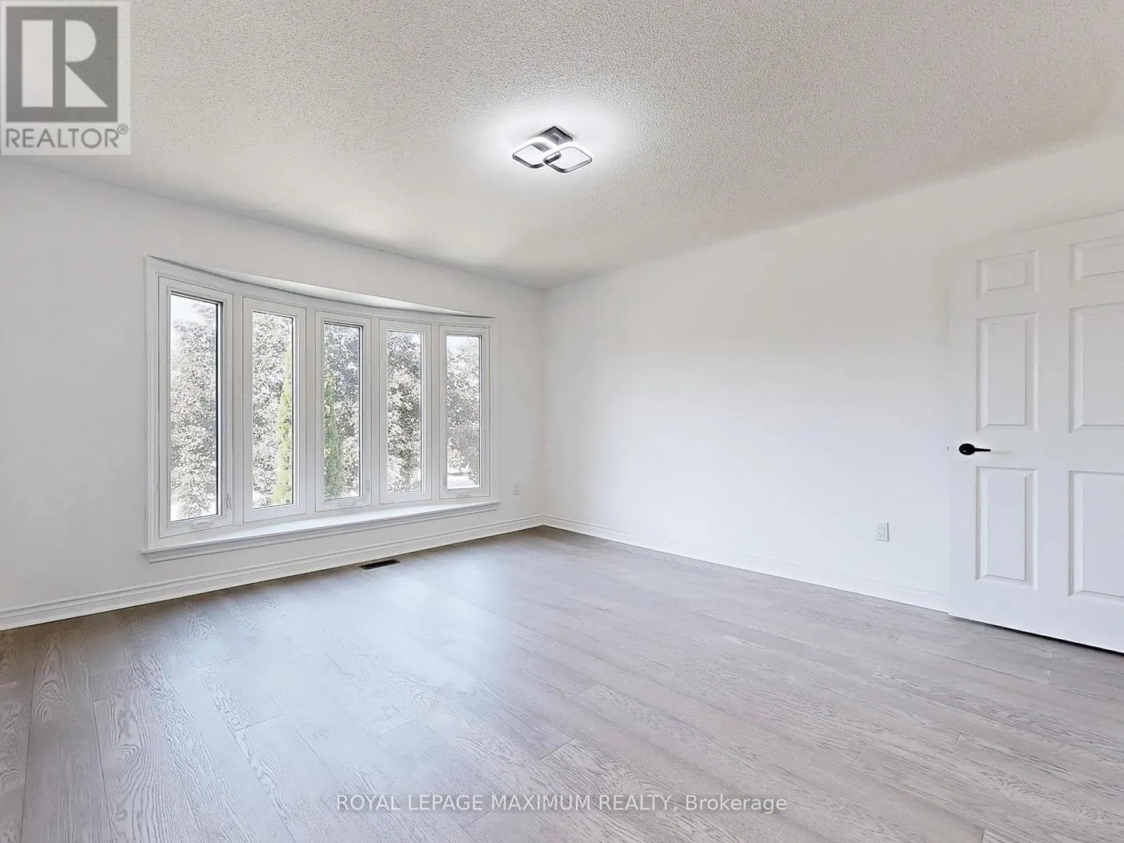 22 A WALTHAM CRESCENT