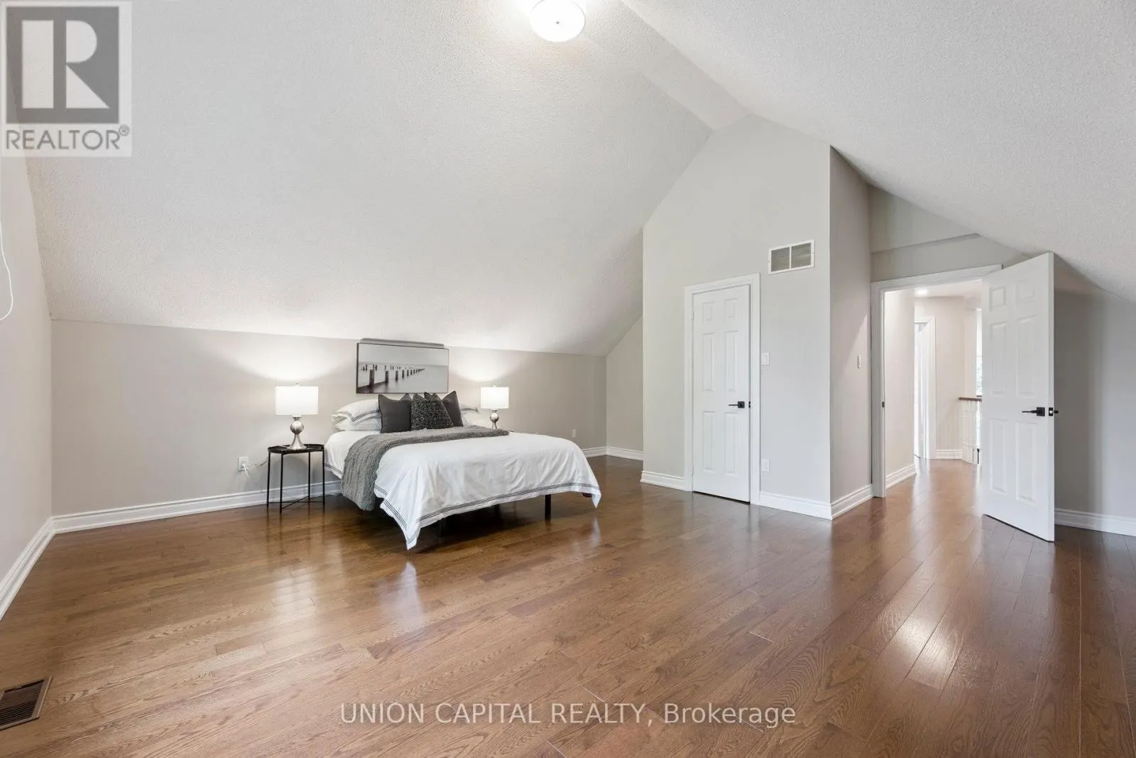 86 CHARING CRESCENT