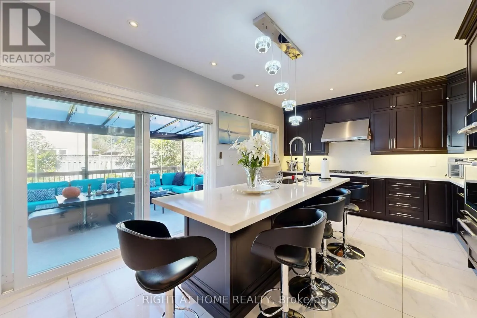 8 SPRINGBROOK DRIVE