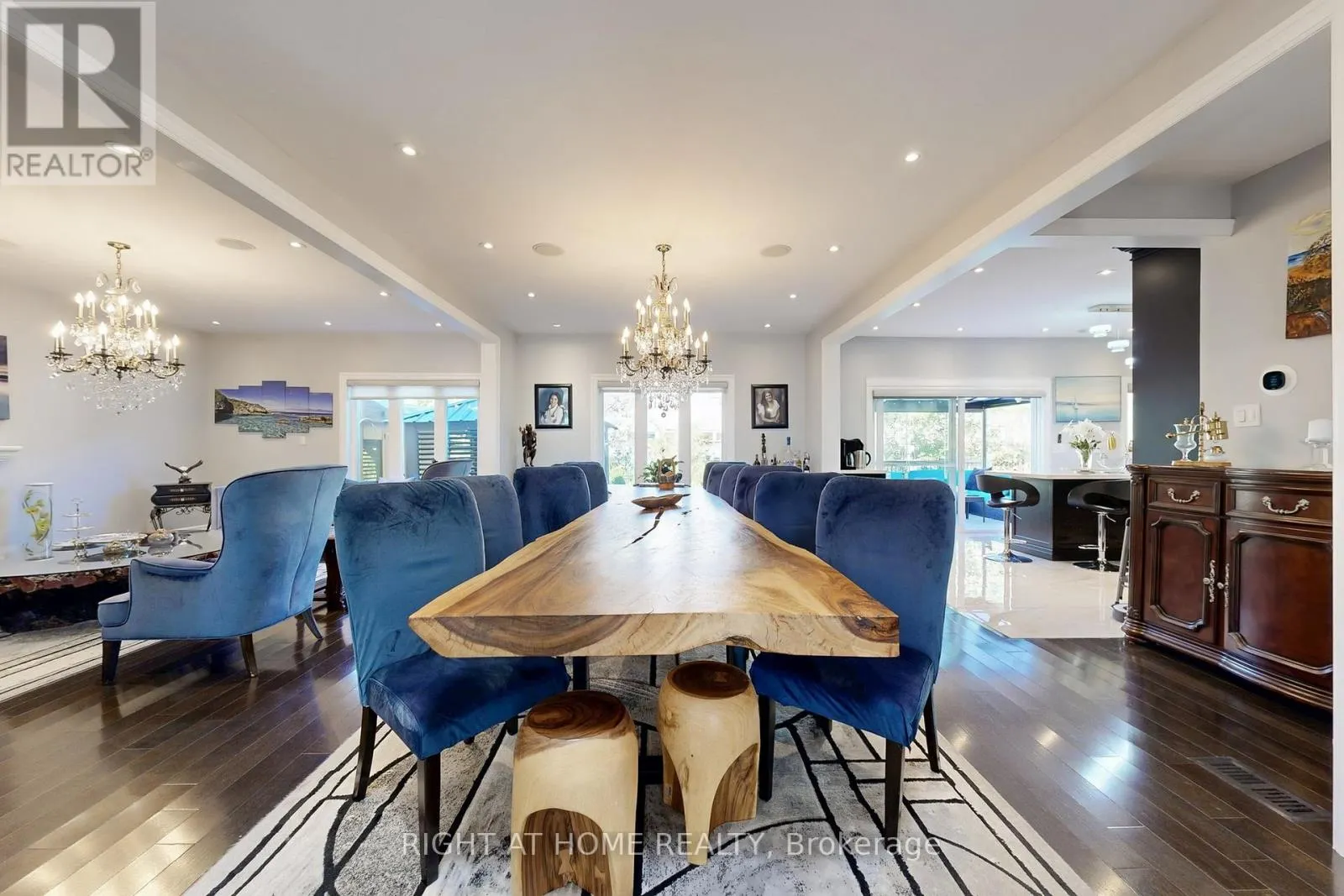 8 SPRINGBROOK DRIVE