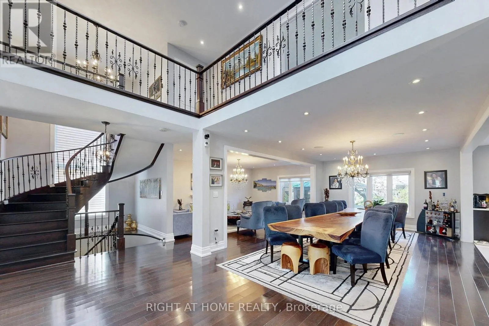 8 SPRINGBROOK DRIVE