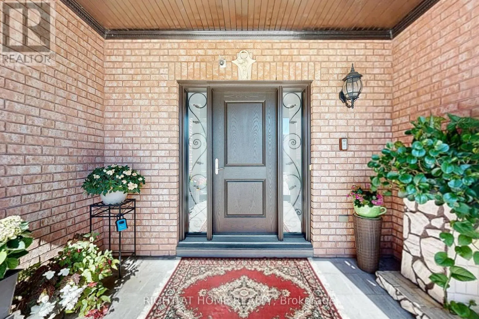 8 SPRINGBROOK DRIVE