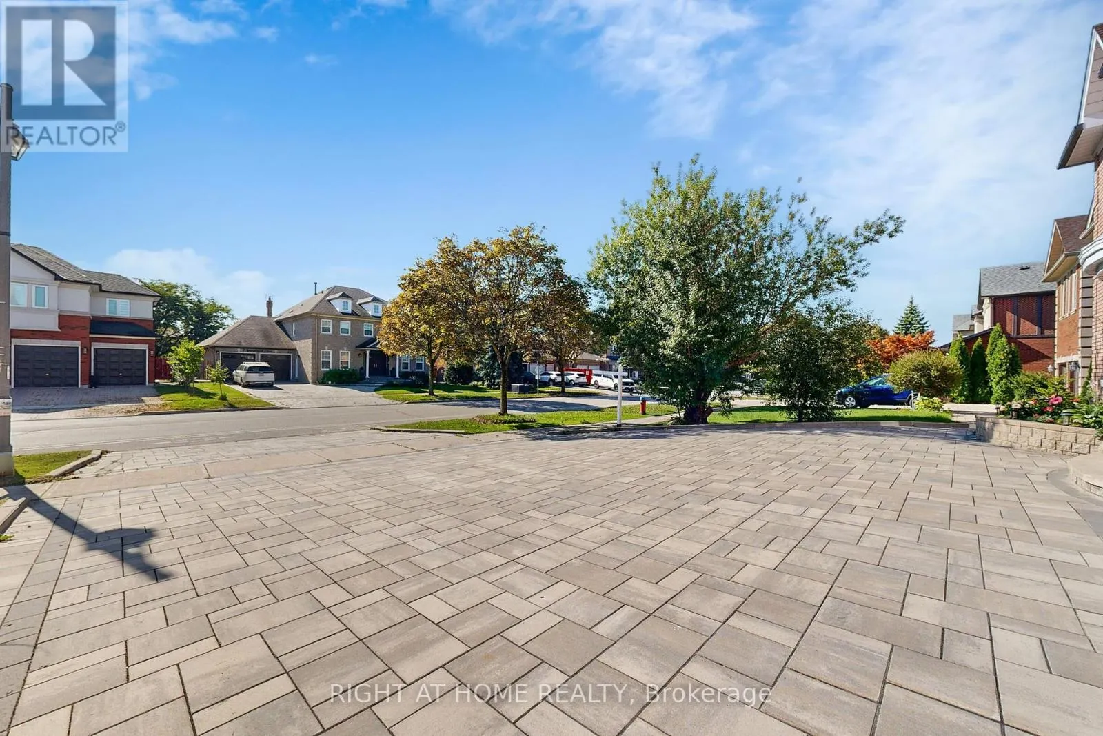 8 SPRINGBROOK DRIVE