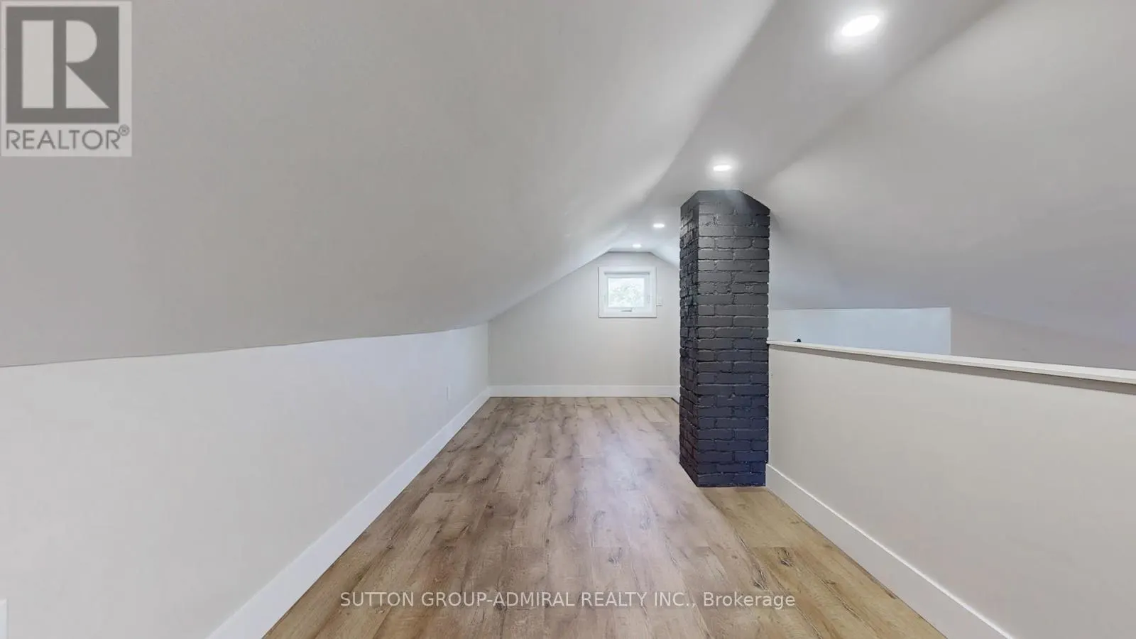 MAIN FLOOR - 242 MURIEL STREET
