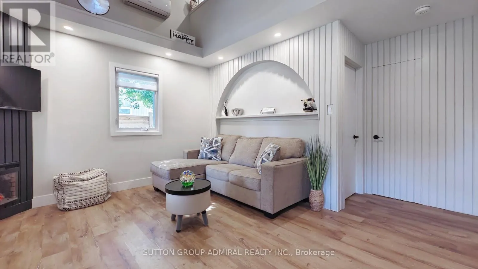 MAIN FLOOR - 242 MURIEL STREET
