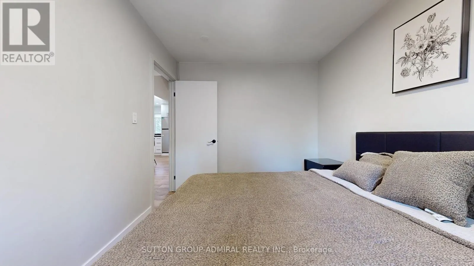 MAIN FLOOR - 242 MURIEL STREET
