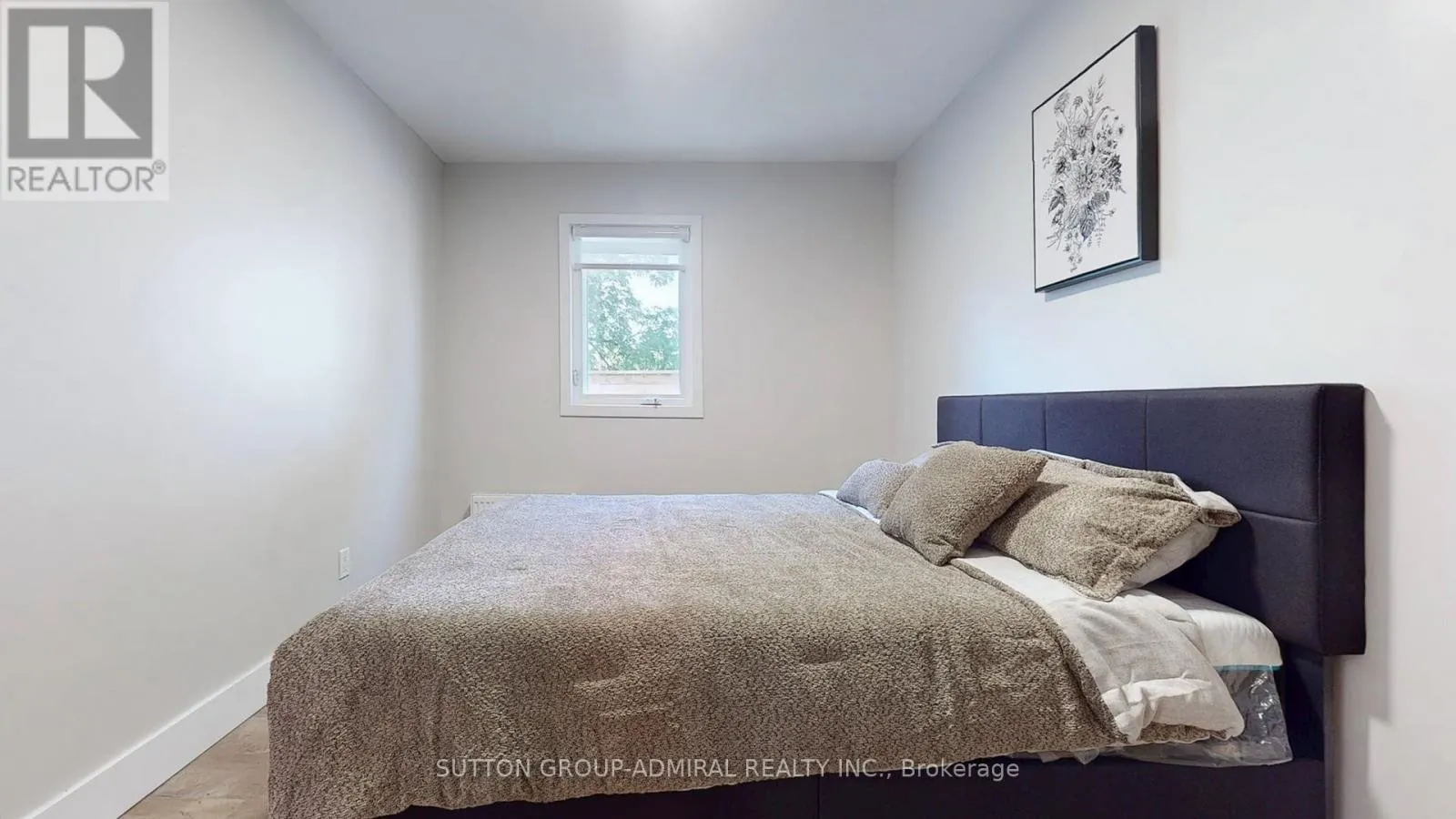 MAIN FLOOR - 242 MURIEL STREET