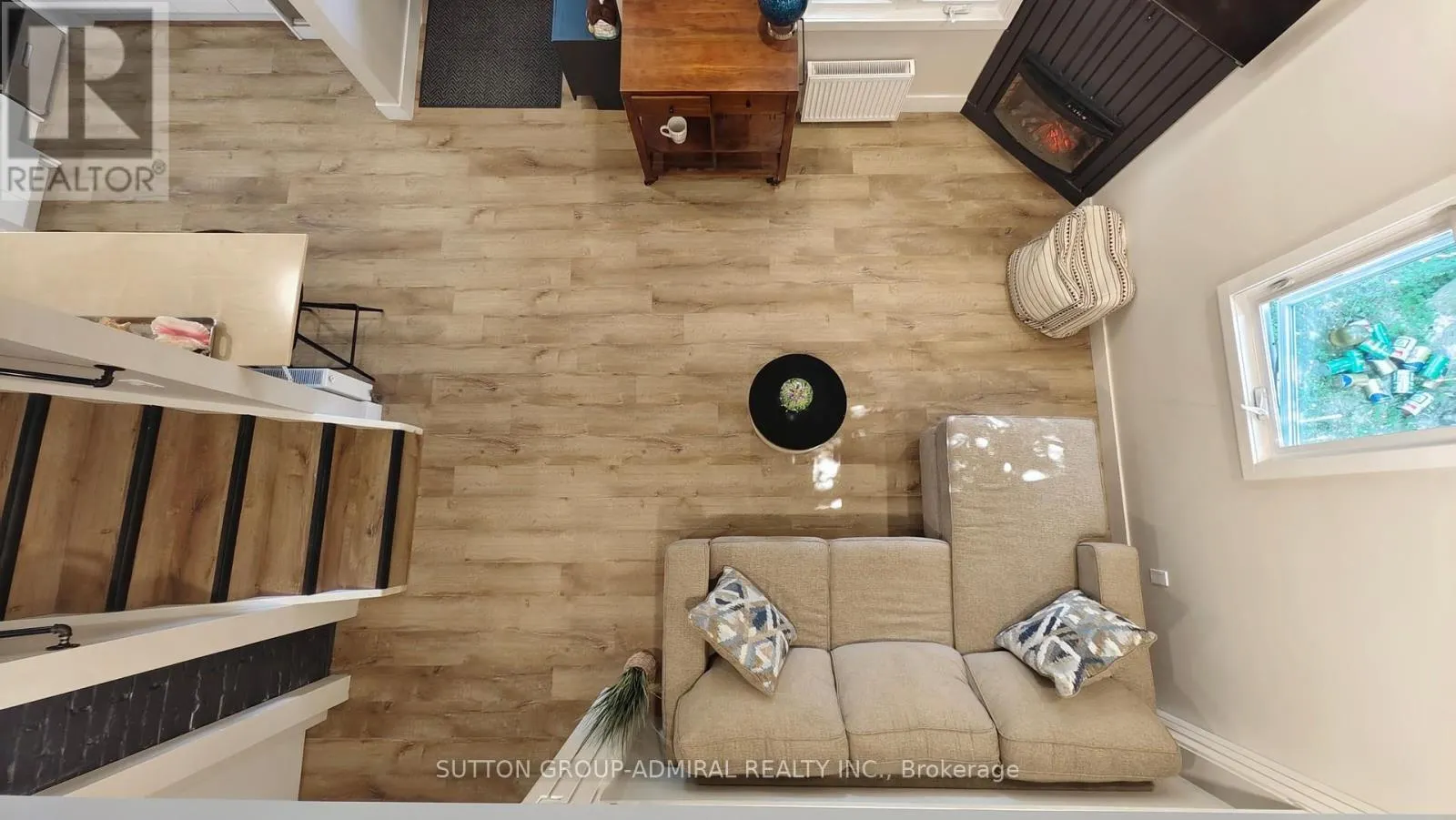 MAIN FLOOR - 242 MURIEL STREET