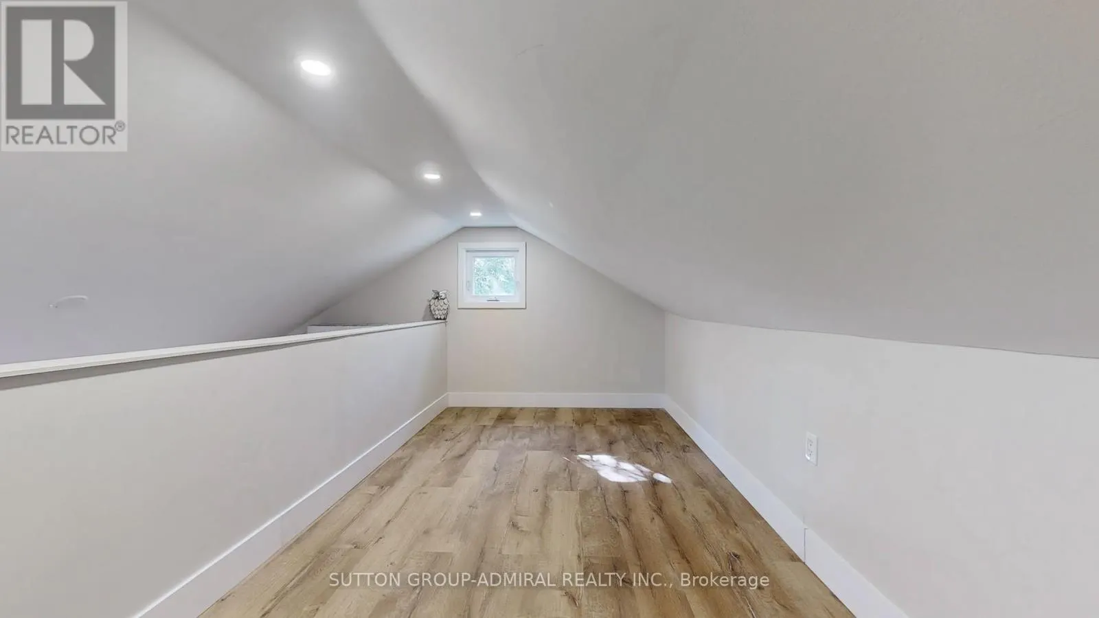 MAIN FLOOR - 242 MURIEL STREET
