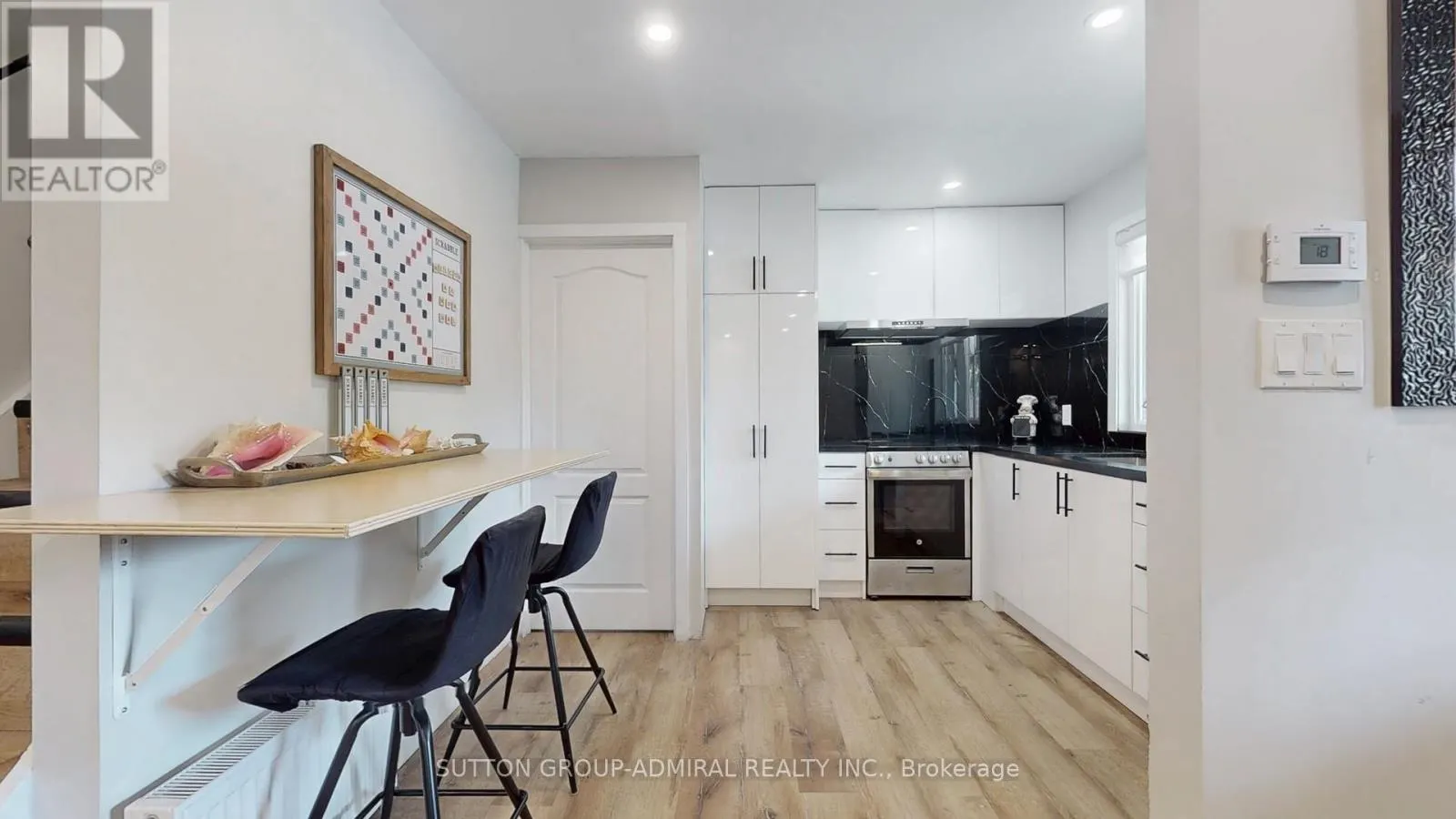 MAIN FLOOR - 242 MURIEL STREET