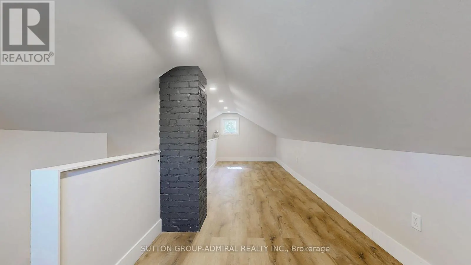 MAIN FLOOR - 242 MURIEL STREET