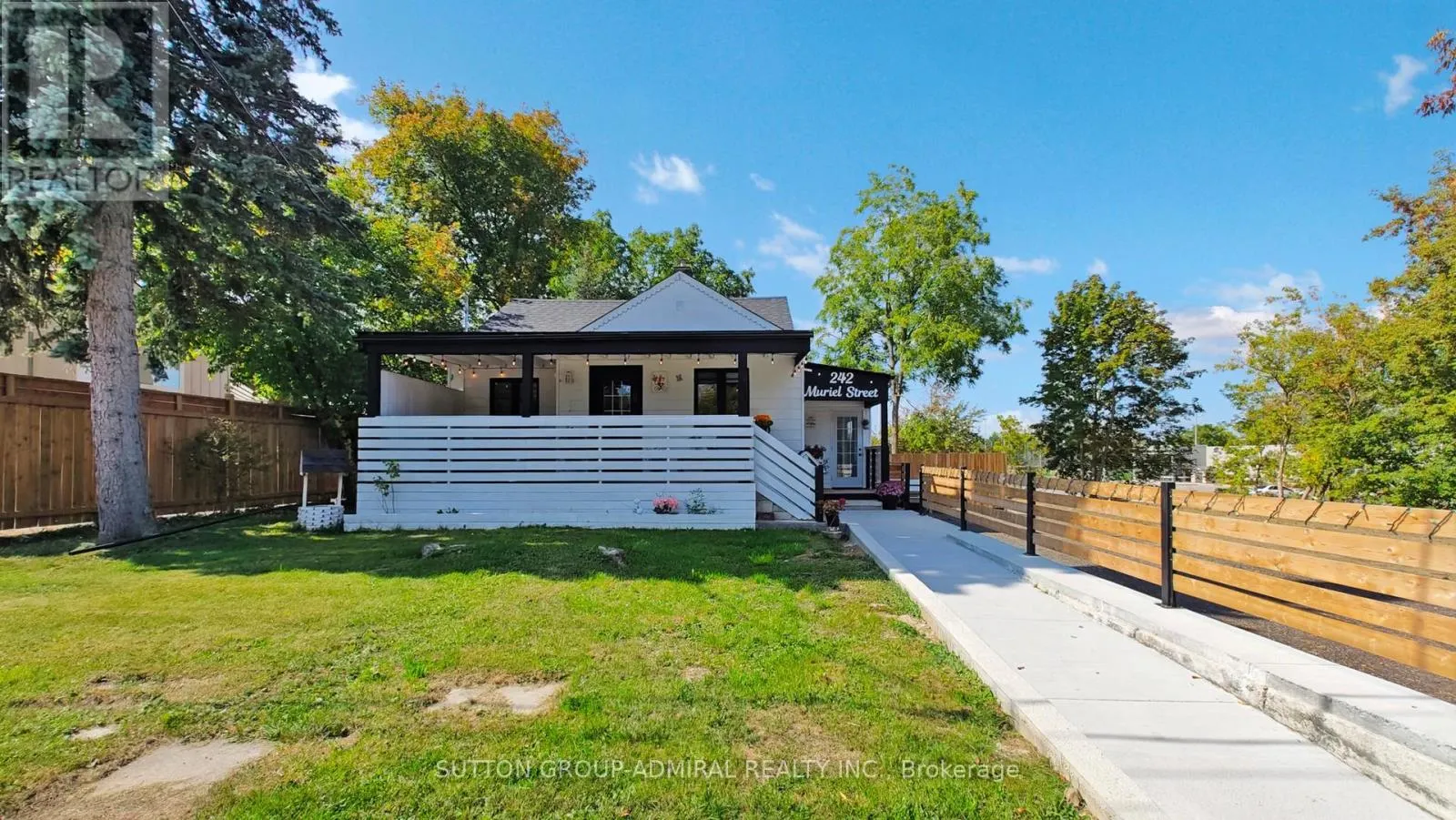 MAIN FLOOR - 242 MURIEL STREET