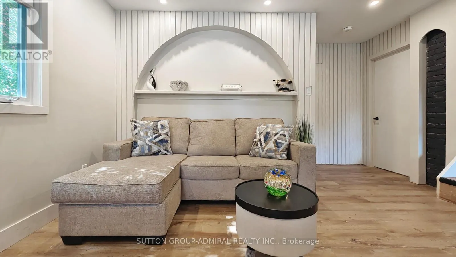 MAIN FLOOR - 242 MURIEL STREET