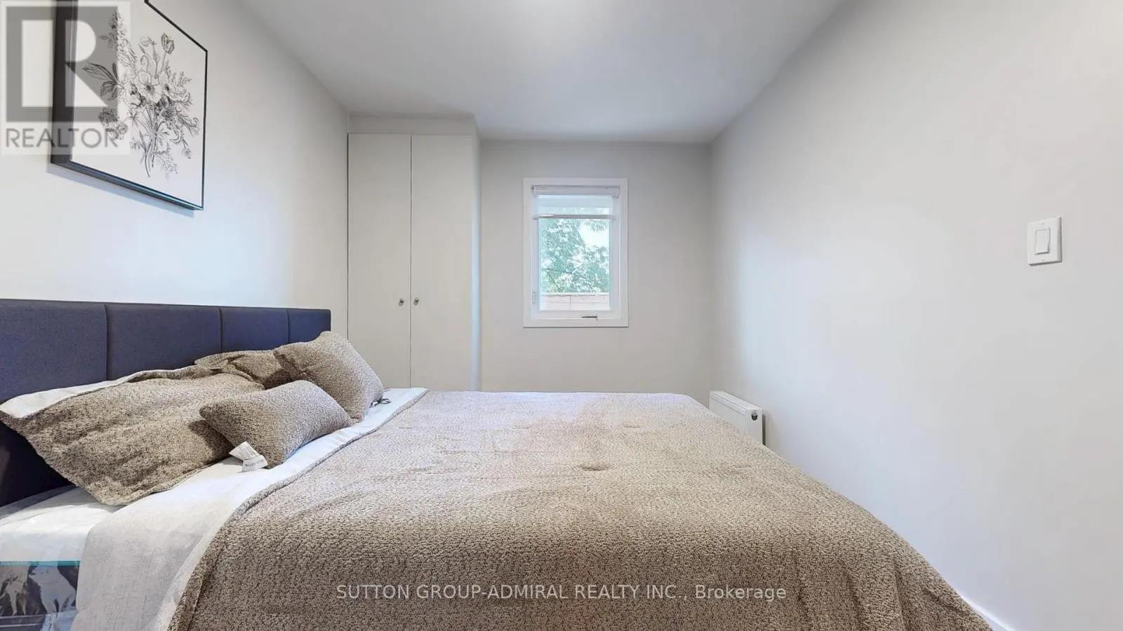 MAIN FLOOR - 242 MURIEL STREET