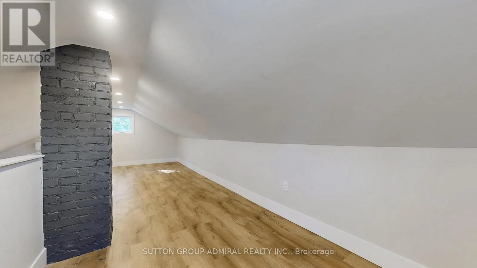 MAIN FLOOR - 242 MURIEL STREET