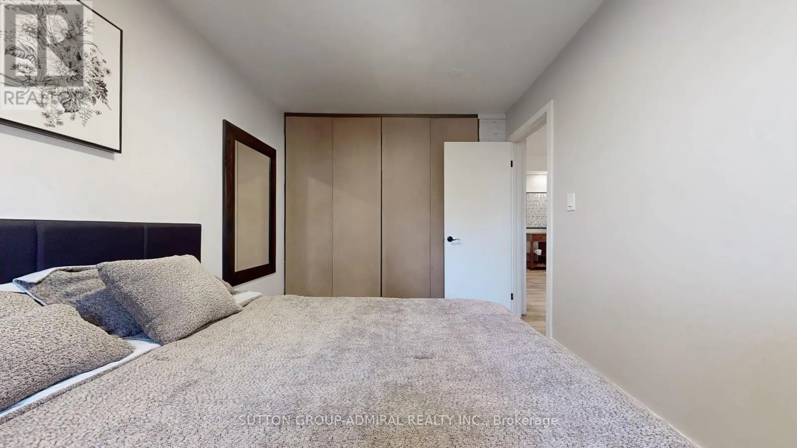 MAIN FLOOR - 242 MURIEL STREET