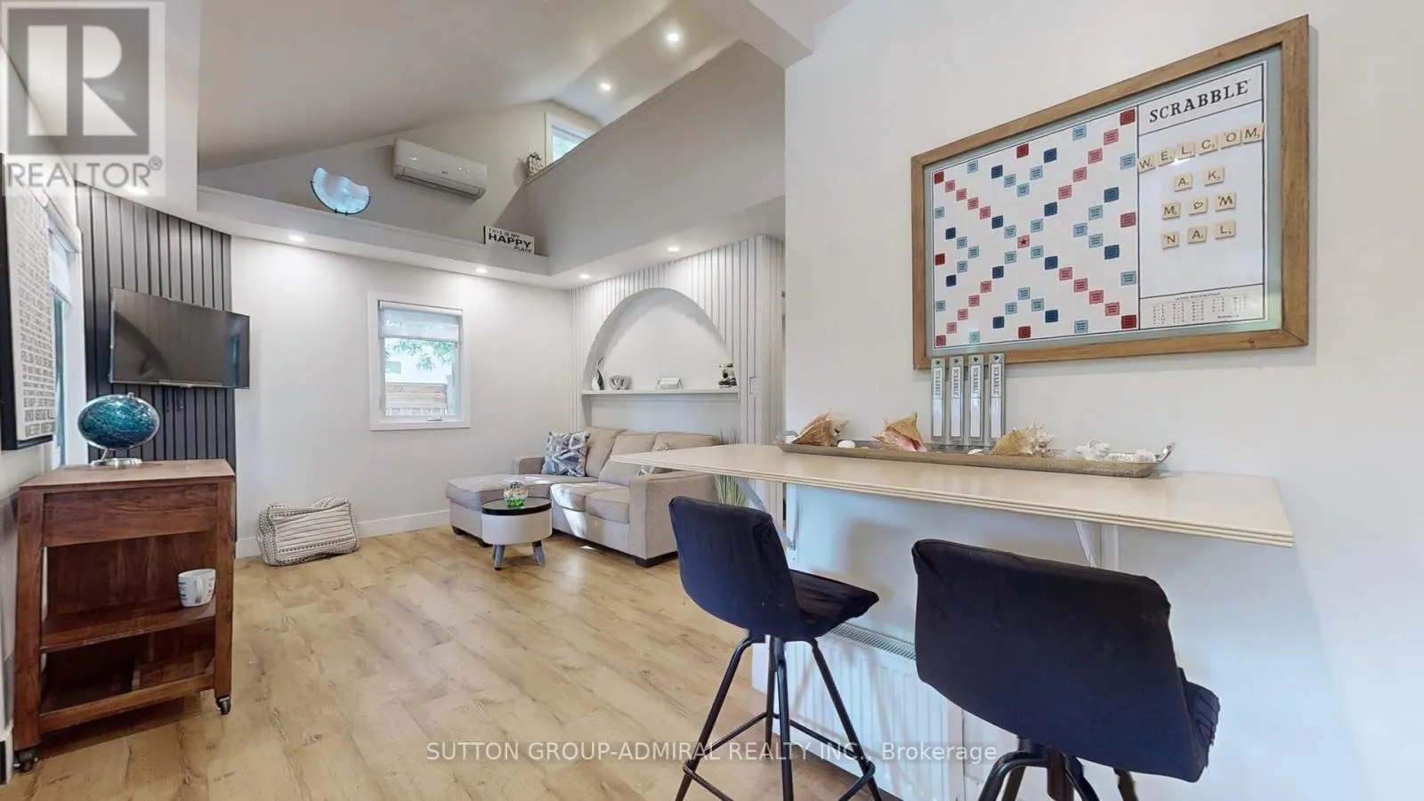 MAIN FLOOR - 242 MURIEL STREET