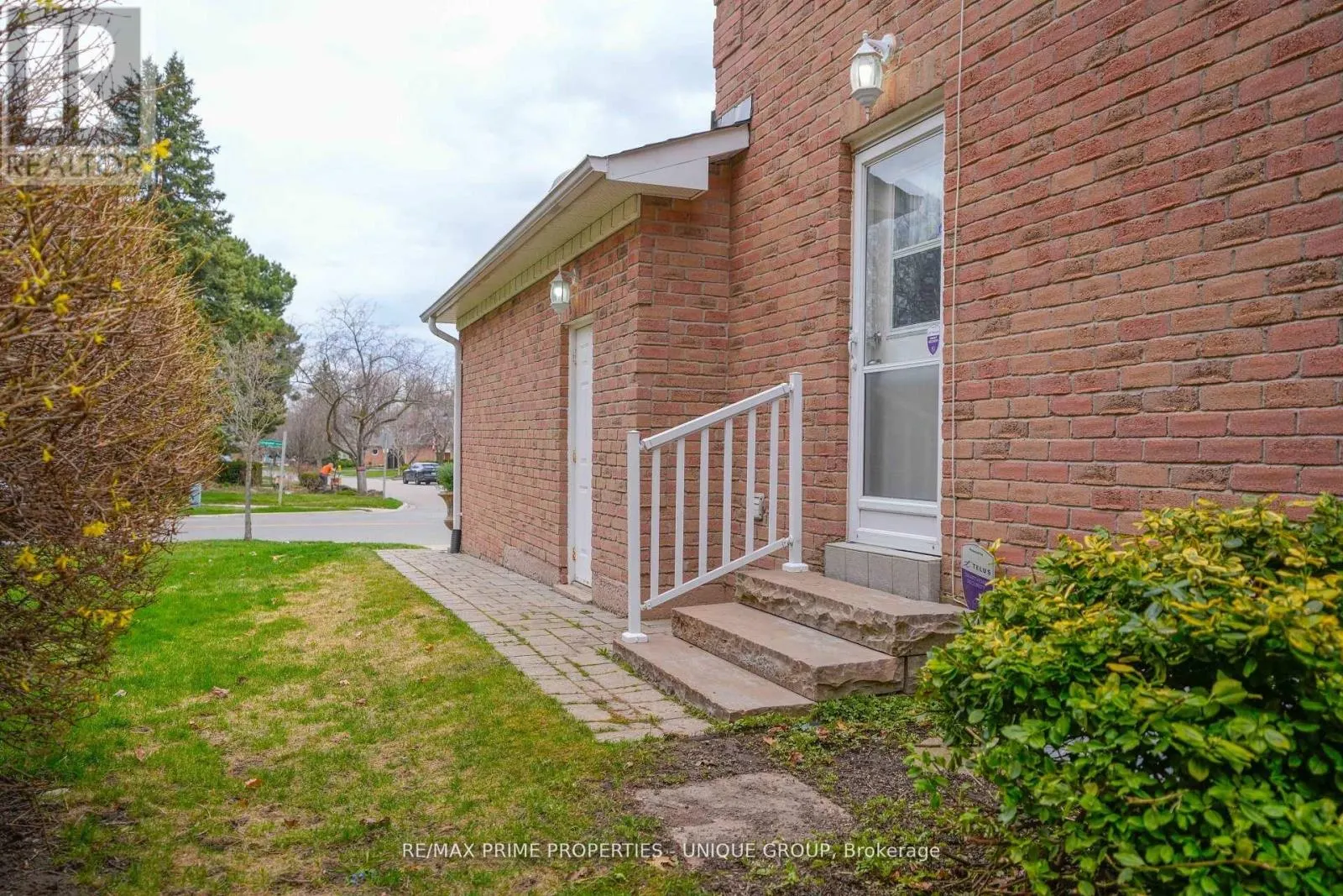 9 LONGWATER CHASE