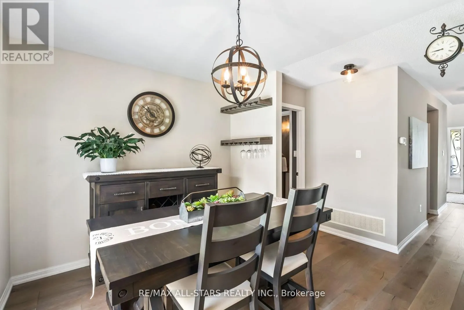 32 MEADOWS END CRESCENT