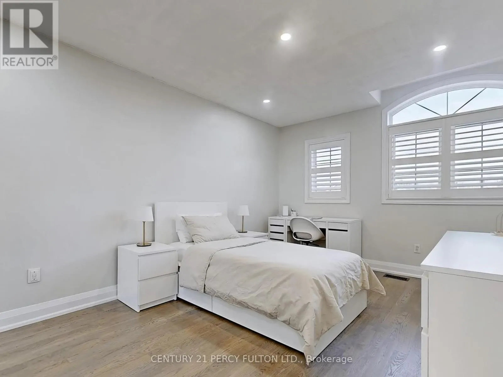 74 DOUBTFIRE CRESCENT