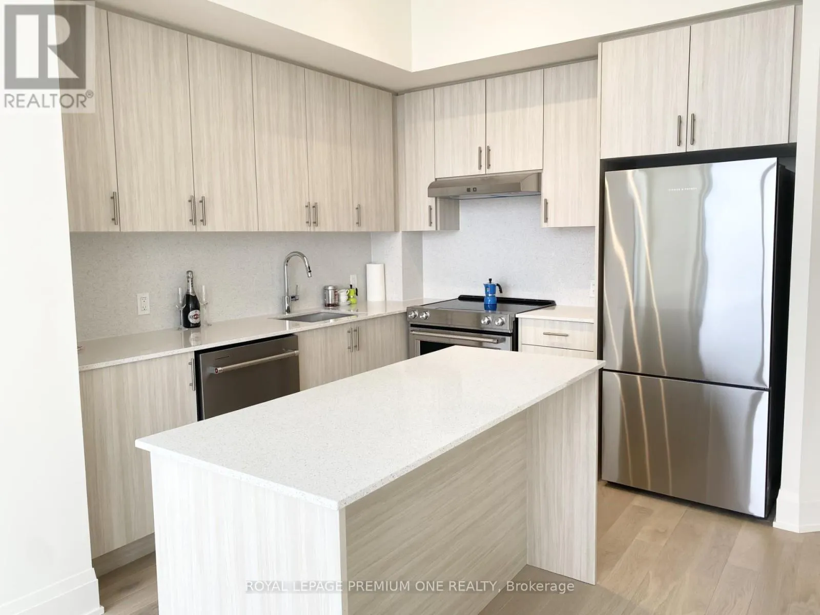 PH218 - 9000 JANE STREET
